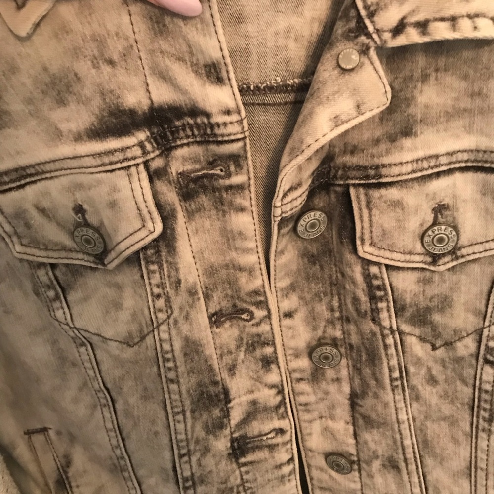 Express Acid-Washed Denim Jacket - Picture 6 of 6